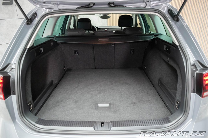 Volkswagen Passat 2.0 TDI REZERVACE 2023