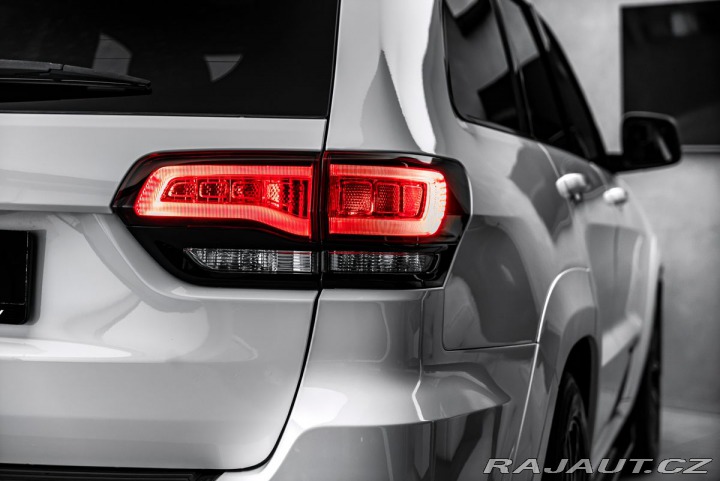 Jeep Grand Cherokee SRT 8 1800