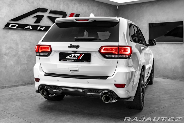 Jeep Grand Cherokee SRT 8 1800