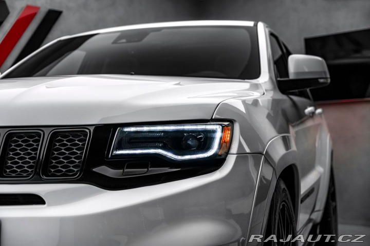 Jeep Grand Cherokee SRT 8 1800