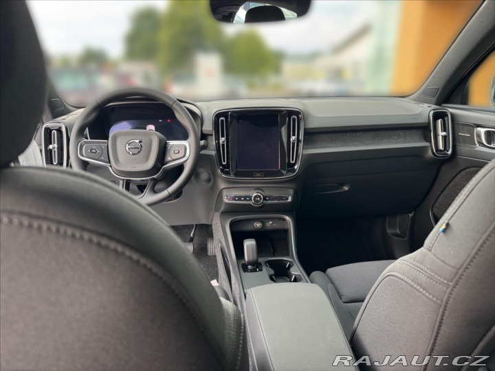 Volvo EC40 Single Range Plus Black 1 2025