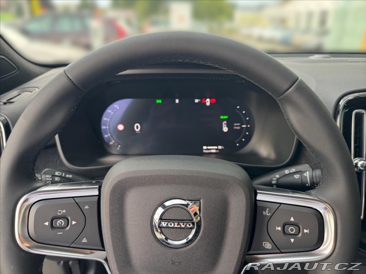 Volvo EC40 Single Range Plus Black 1 2025