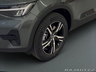 Volvo XC40 2,0 B3 FWD Plus Dark 9812 2025