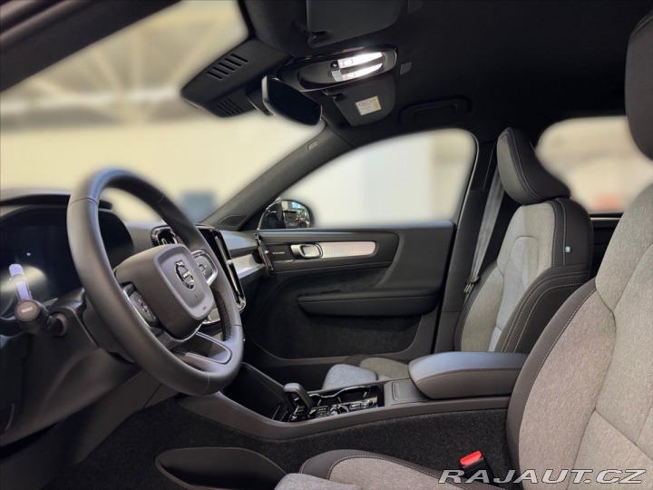 Volvo XC40 2,0 B3 FWD Plus Dark 5364 2025