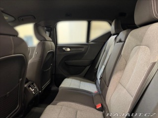 Volvo XC40 2,0 B3 FWD Plus Dark 5364 2025