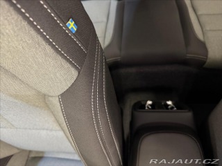 Volvo XC40 2,0 B3 FWD Plus Dark 5364 2025