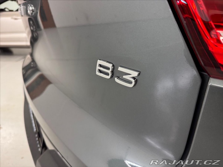 Volvo XC40 2,0 B3 FWD Plus Dark 8367 2025
