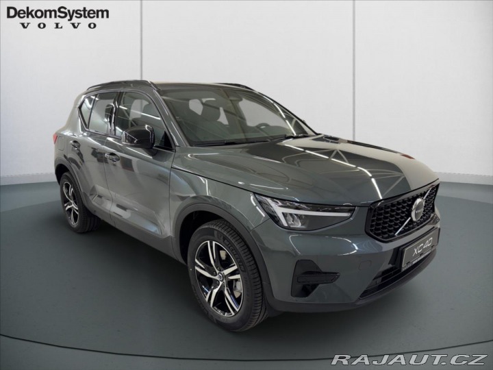 Volvo XC40 2,0 B3 FWD Plus Dark 8367 2025