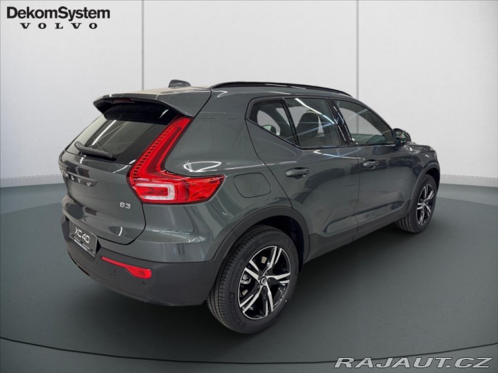 Volvo XC40 2,0 B3 FWD Plus Dark 8367 2025
