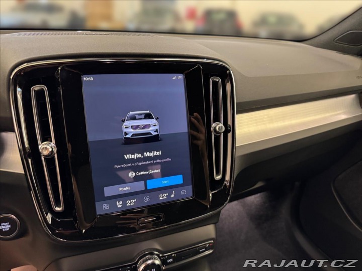 Volvo XC40 2,0 B3 FWD Plus Dark 8367 2025