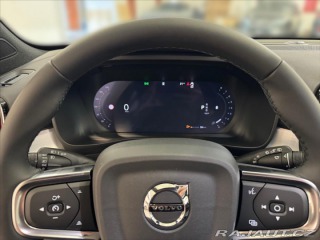 Volvo XC40 2,0 B3 FWD Plus Dark 3321 2025