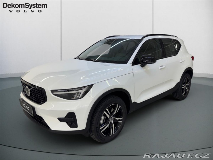 Volvo XC40 2,0 B3 FWD Plus Dark 3344 2025