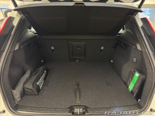 Volvo XC40 2,0 B3 FWD Plus Dark 3344 2025