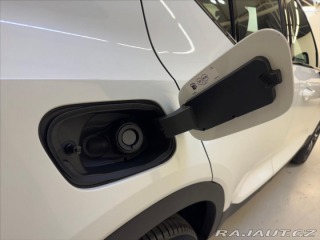 Volvo XC40 2,0 B3 FWD Plus Dark 3344 2025