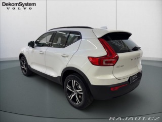 Volvo XC40 2,0 B3 FWD Plus Dark 3344 2025