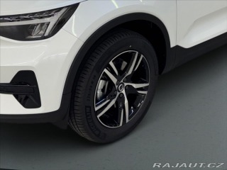 Volvo XC40 2,0 B3 FWD Plus Dark 3344 2025