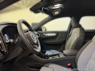 Volvo XC40 2,0 B3 FWD Plus Dark 3344 2025