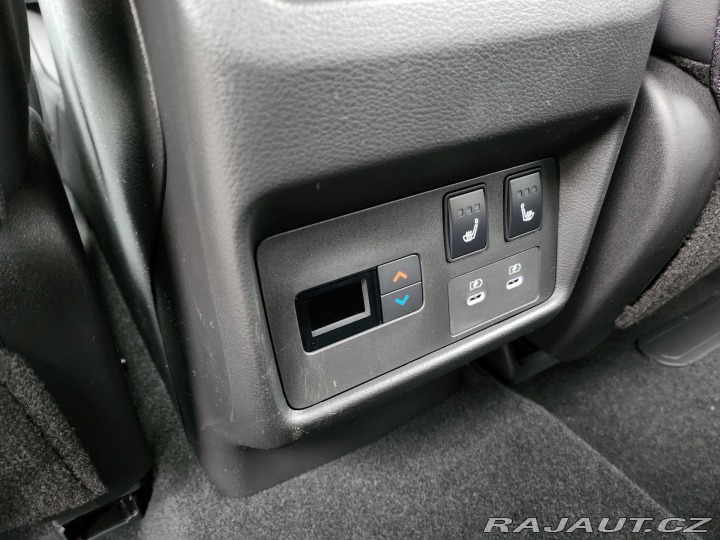 Nissan X-Trail Tekna 5 míst + BOSE 2025
