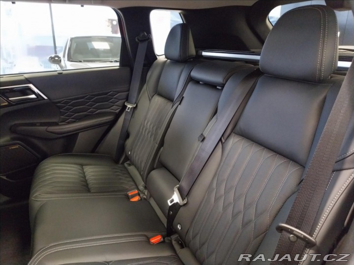 Mitsubishi Outlander 2.4 PHEV  INSTYLE 2025