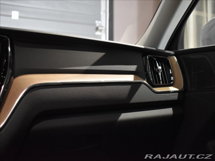 Volvo XC60 2,0 T6  Plus Bright 2025