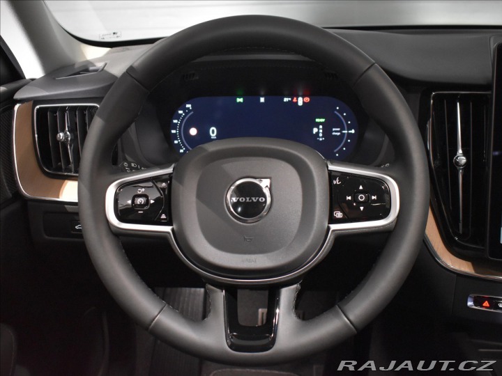 Volvo XC60 2,0 T6  Plus Bright 2025
