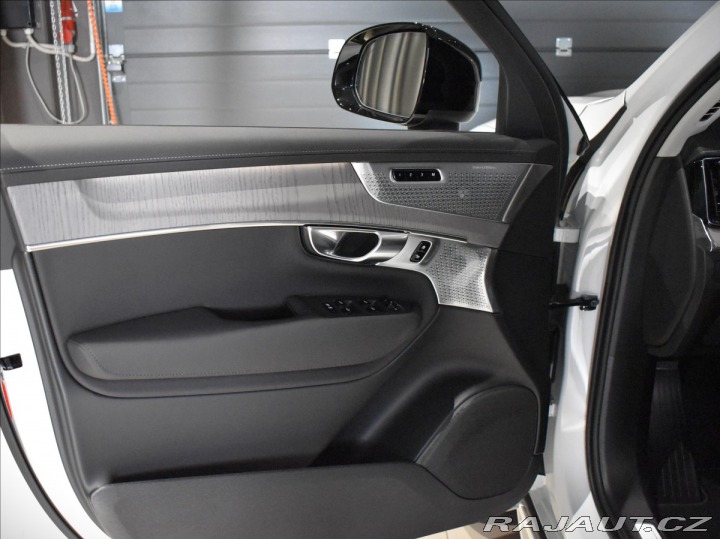 Volvo XC90 2,0 T8 Plus Dark 2025