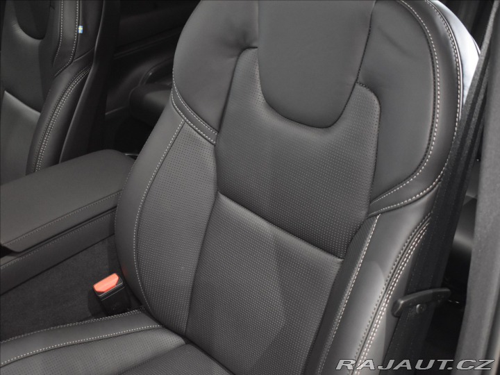 Volvo XC90 2,0 T8 Plus Dark 2025