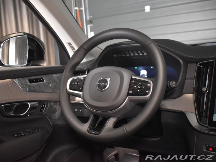 Volvo XC90 2,0 T8 Plus Dark 2025