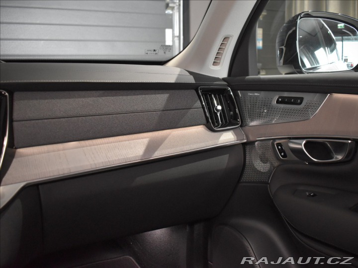 Volvo XC90 2,0 T8 Plus Dark 2025