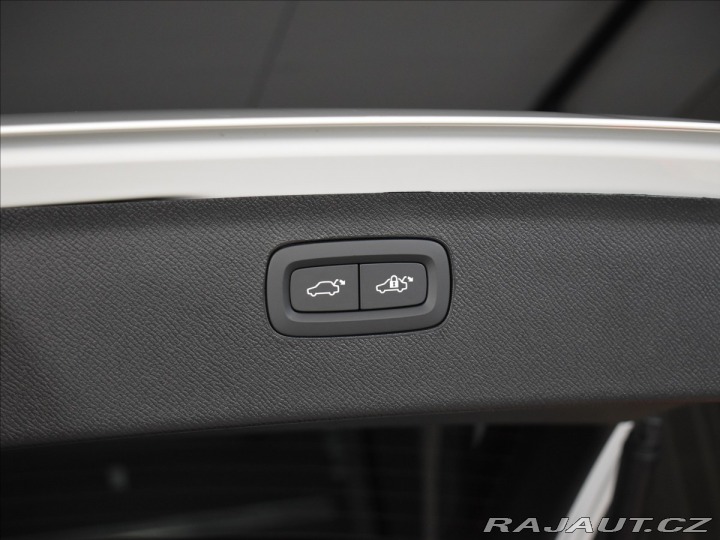 Volvo XC90 2,0 T8 Plus Dark 2025