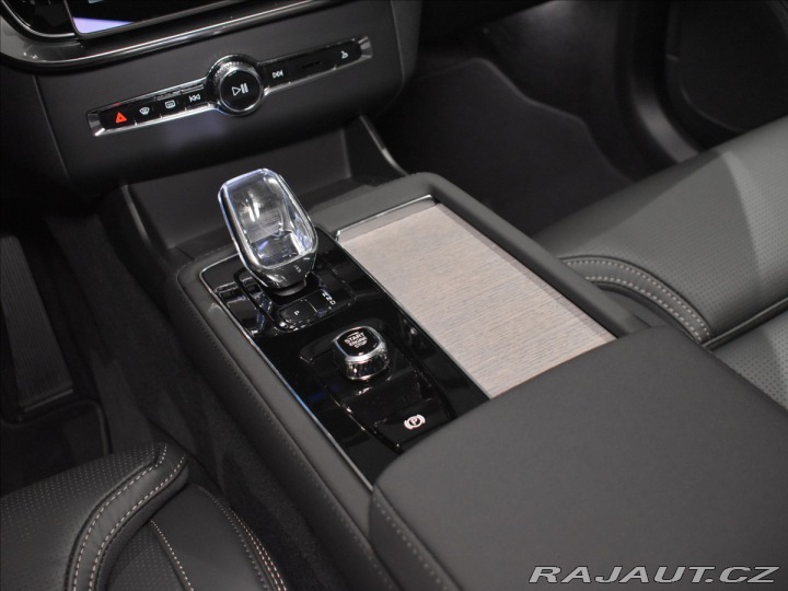 Volvo XC90 2,0 T8 Plus Dark 2025