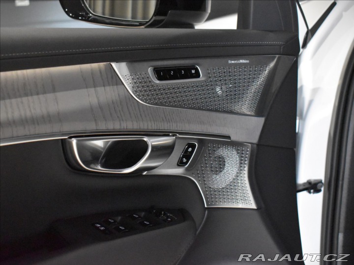 Volvo XC90 2,0 T8 Plus Dark 2025