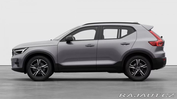 Volvo XC40 2,0 B3 FWD Plus Dark 5544 2025