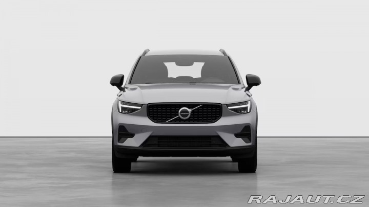 Volvo XC40 2,0 B3 FWD Plus Dark 5544 2025