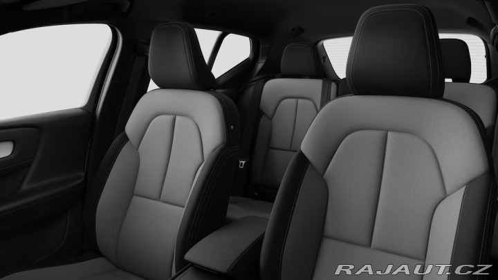 Volvo XC40 2,0 B3 FWD Plus Dark 5544 2025