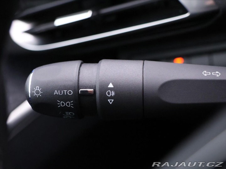 Peugeot 3008 1,2 PT 96kW Navi Kůže All 2021