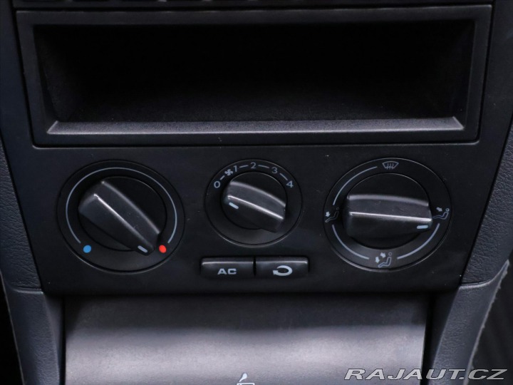 Škoda Octavia 1,6 i 75kW Ambiente Klima 2003