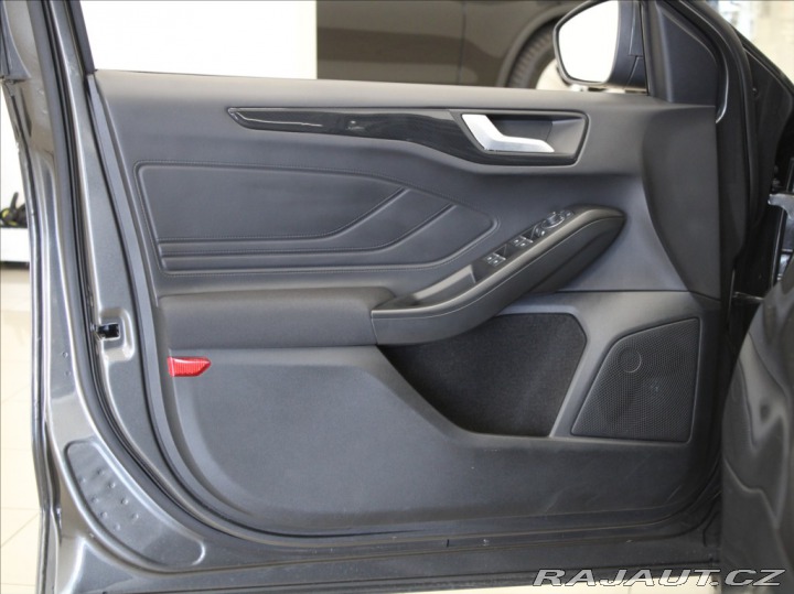 Ford Focus 1,0 EB 115kW AT ST-Line P 2023