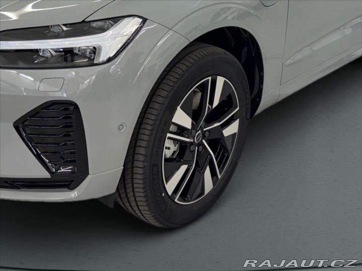 Volvo XC60 2,0 T6 AWD Plus Dark 6887 2025