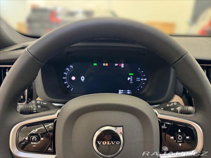 Volvo XC60 2,0 T6 AWD Plus Dark 6887 2025