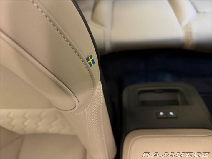 Volvo XC60 2,0 B5 AWD Plus Dark 3098 2025