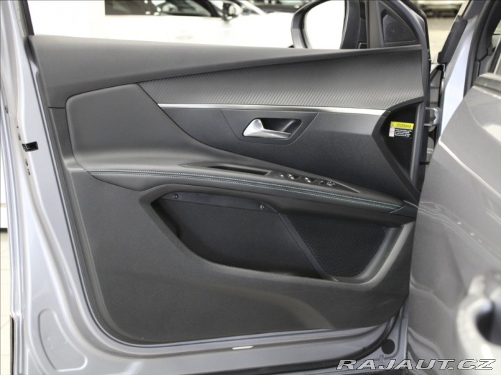 Peugeot 3008 1,5 HDi 96kW AT Allure ČR 2024