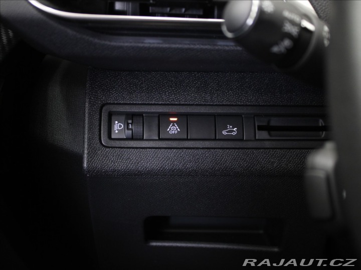 Peugeot 3008 1,5 HDi 96kW AT Allure ČR 2024