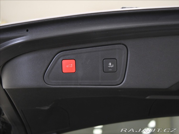 Peugeot 3008 1,5 HDi 96kW AT Allure ČR 2024