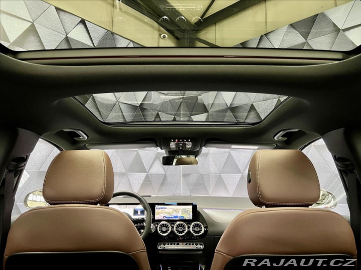 Mercedes-Benz GLA 250e EQ HYBRID 8G-DCT AMG 2025