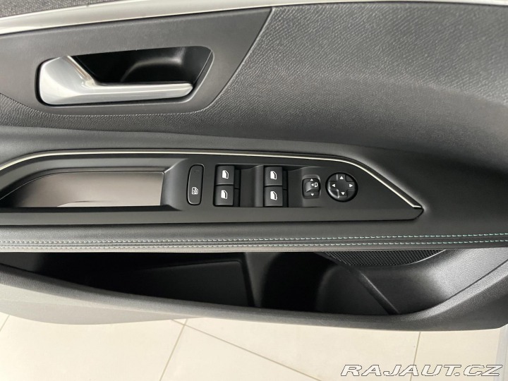 Peugeot 5008 1,5BlueHDi AT8*REZERVACE! 2021