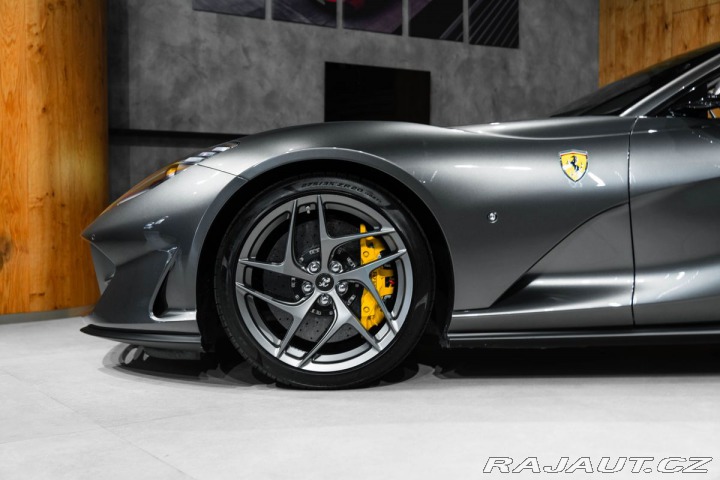 Ferrari 812 Superfast Lift, 360 kamer 1800