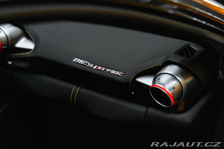 Ferrari 812 Superfast Lift, 360 kamer 1800