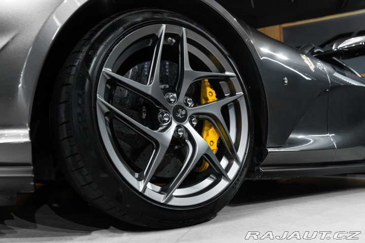 Ferrari 812 Superfast Lift, 360 kamer 1800