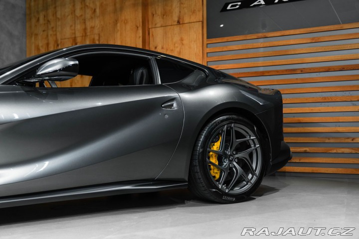 Ferrari 812 Superfast Lift, 360 kamer 1800